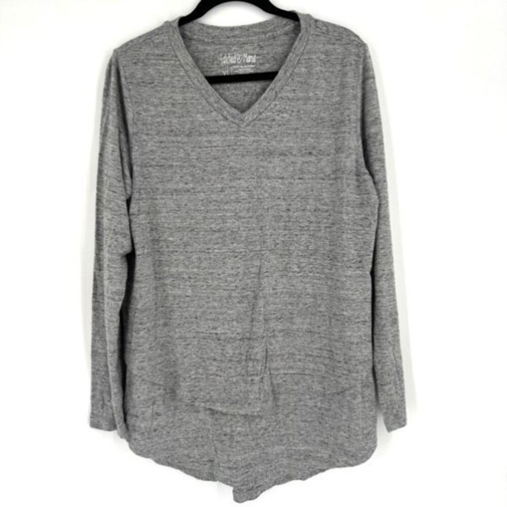 Latched Mama V-Neck Boyfriend Nursing Long sleeve Gray Size XL